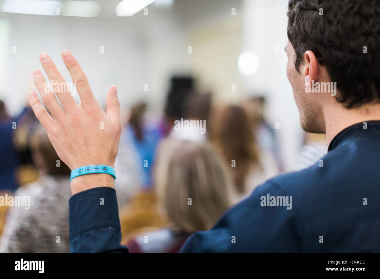 Service de culte chrétien. Conférence sur les mains du culte ou les concerts Banque D'Images