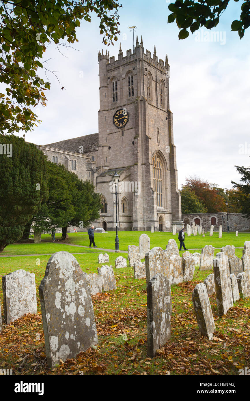 Christchurch Priory Church, construite en 1904, avec l'église ecclésiastique plus longue nef en Angleterre, Christchurch, Dorset, England, UK Banque D'Images