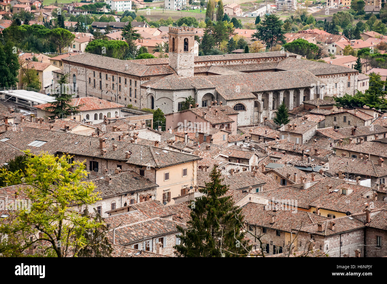 Vue panoramique sur la ville médiévale de Gubbio. Ombrie Italie Banque D'Images