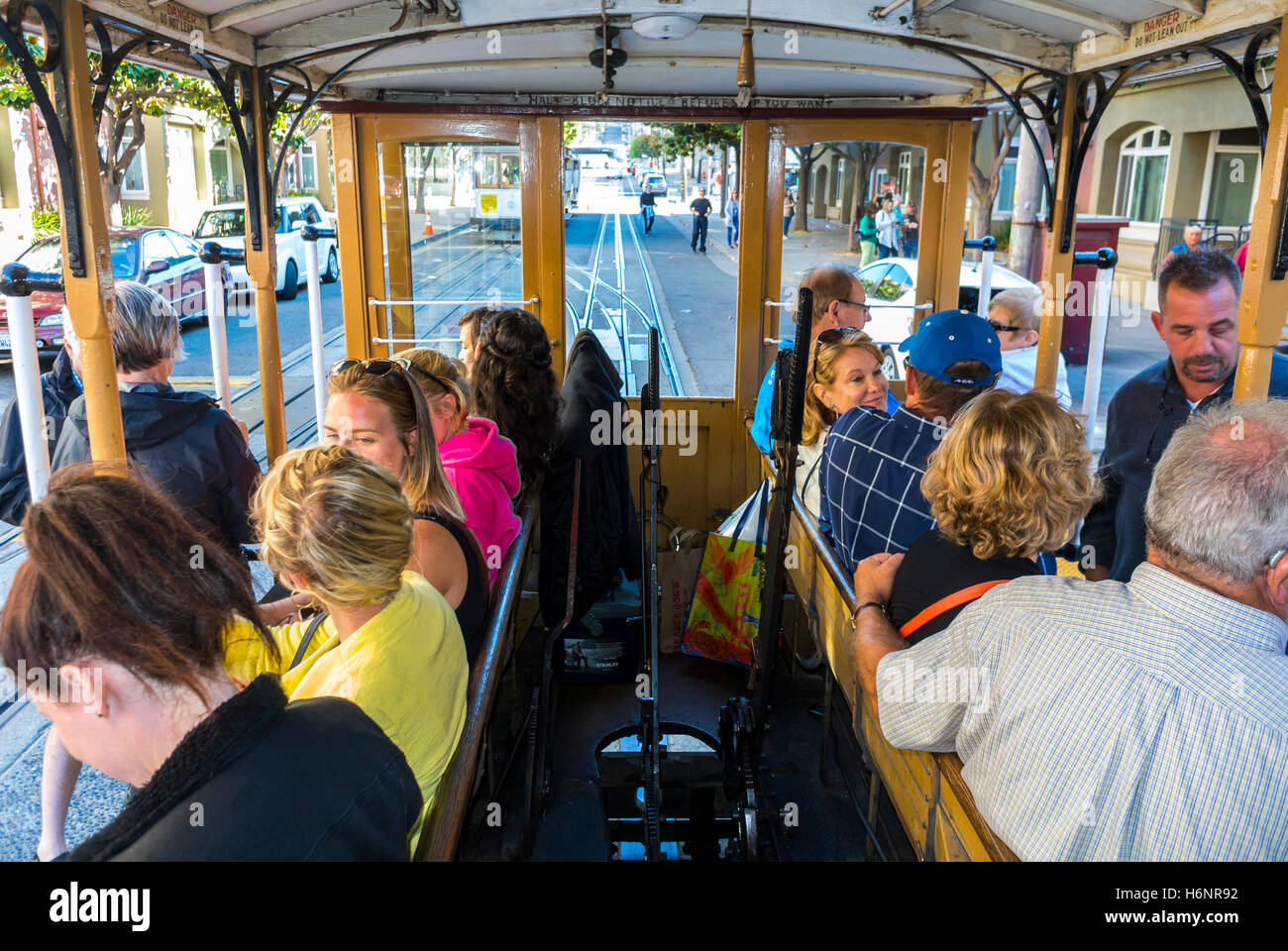 San Francisco, CA, USA, Rue Voiture, VIntage Trolley, foule de touristes visites, à l'intérieur Banque D'Images
