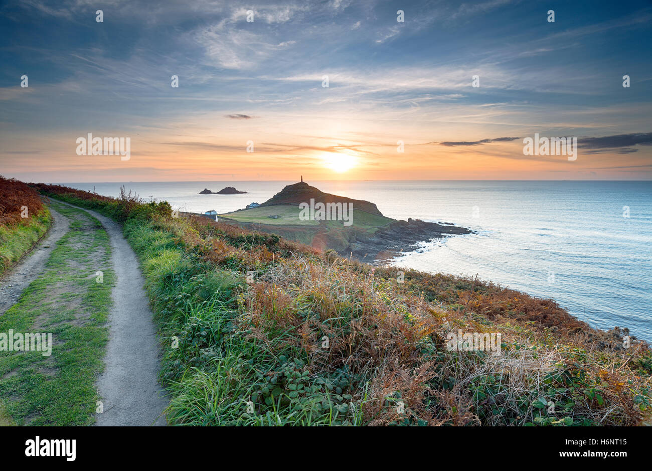 Coucher du soleil les ftom South West Coast Path at Cape Cornwall près de Land's End Banque D'Images