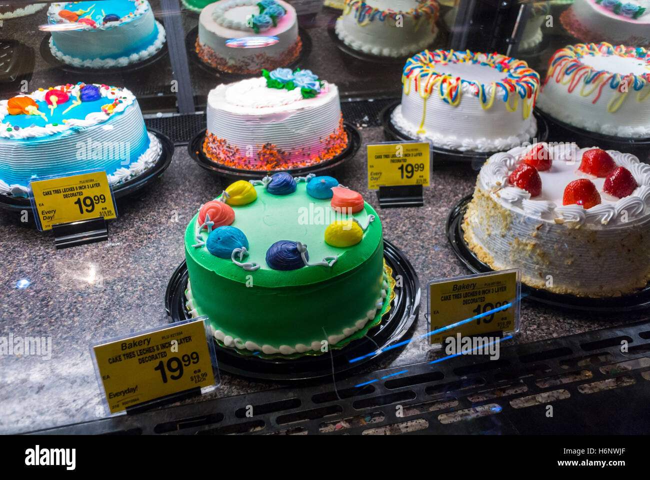 San Francisco Californie Etats Unis Detail Interieur Boulangerie Americaine Locale Supermarche Alimentaire Safeway Gateaux Cuits Au Four Decores Patisseries Etageres De Boulangerie Affichent Des Etageres De Sucrerie Centre Commercial De