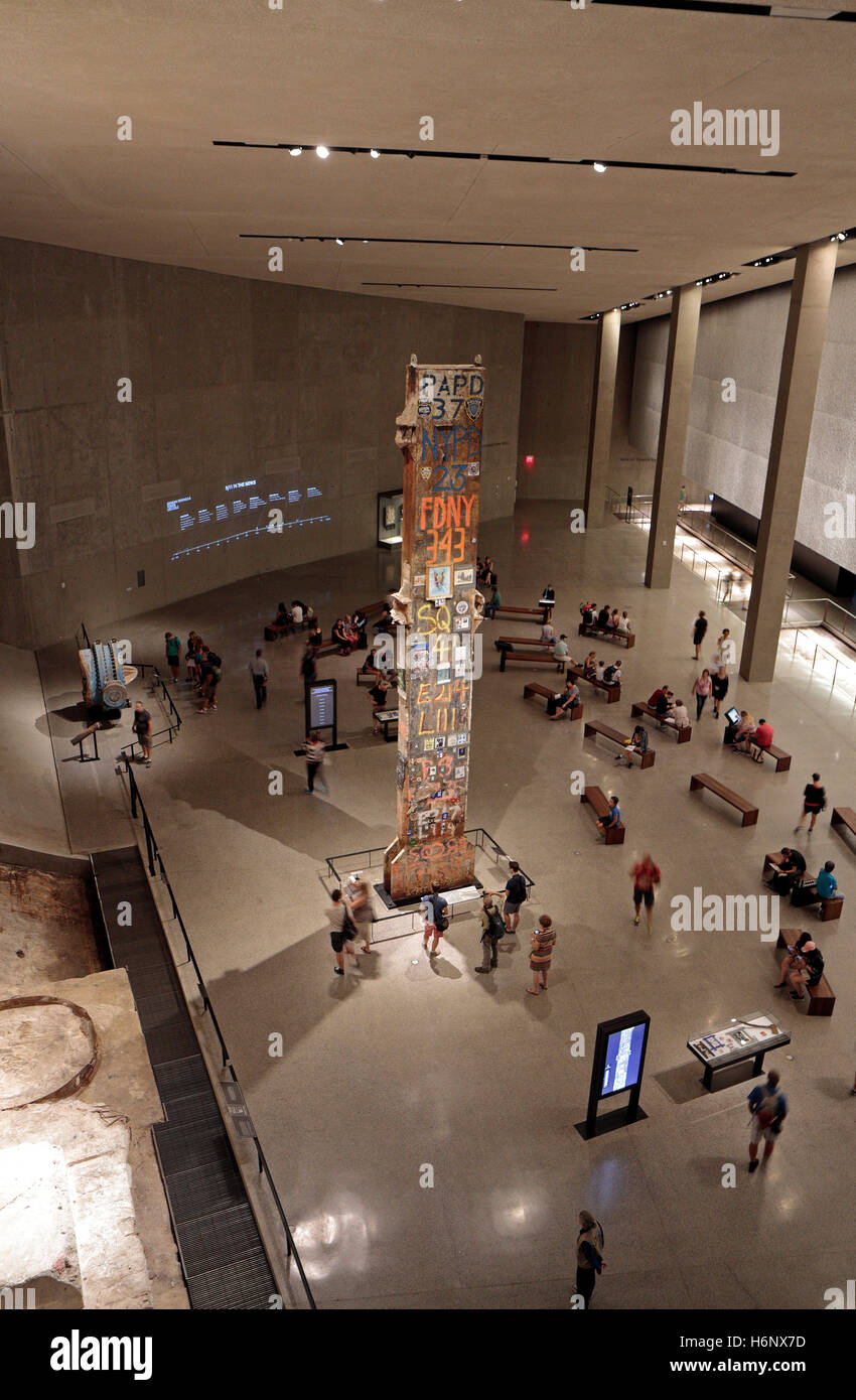 La dernière colonne du Comité permanent sur l'affichage dans le Hall de la Fondation, 9/11 Memorial Museum, New York, United States. Banque D'Images