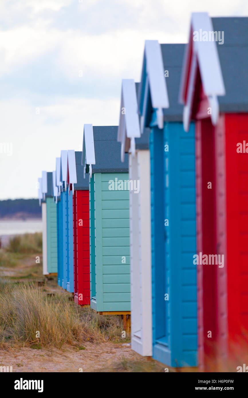 Findhorn Beach bungalows ou chalets situés sur la côte de la Baie de Findhorn, Moray, Ecosse Banque D'Images