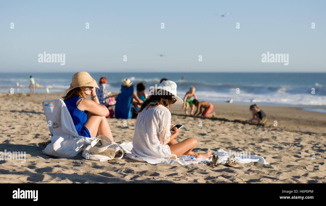 Se détendre à la plage Banque D'Images