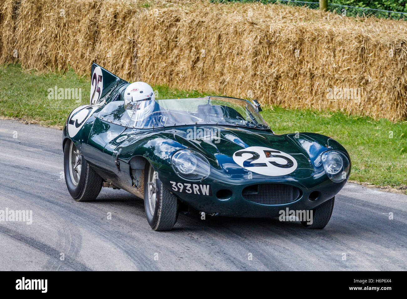 1956 Jaguar D-type Long-Nose 'Le Mans' arrivant au Goodwood Festival of Speed 2016, Sussex, UK. Banque D'Images