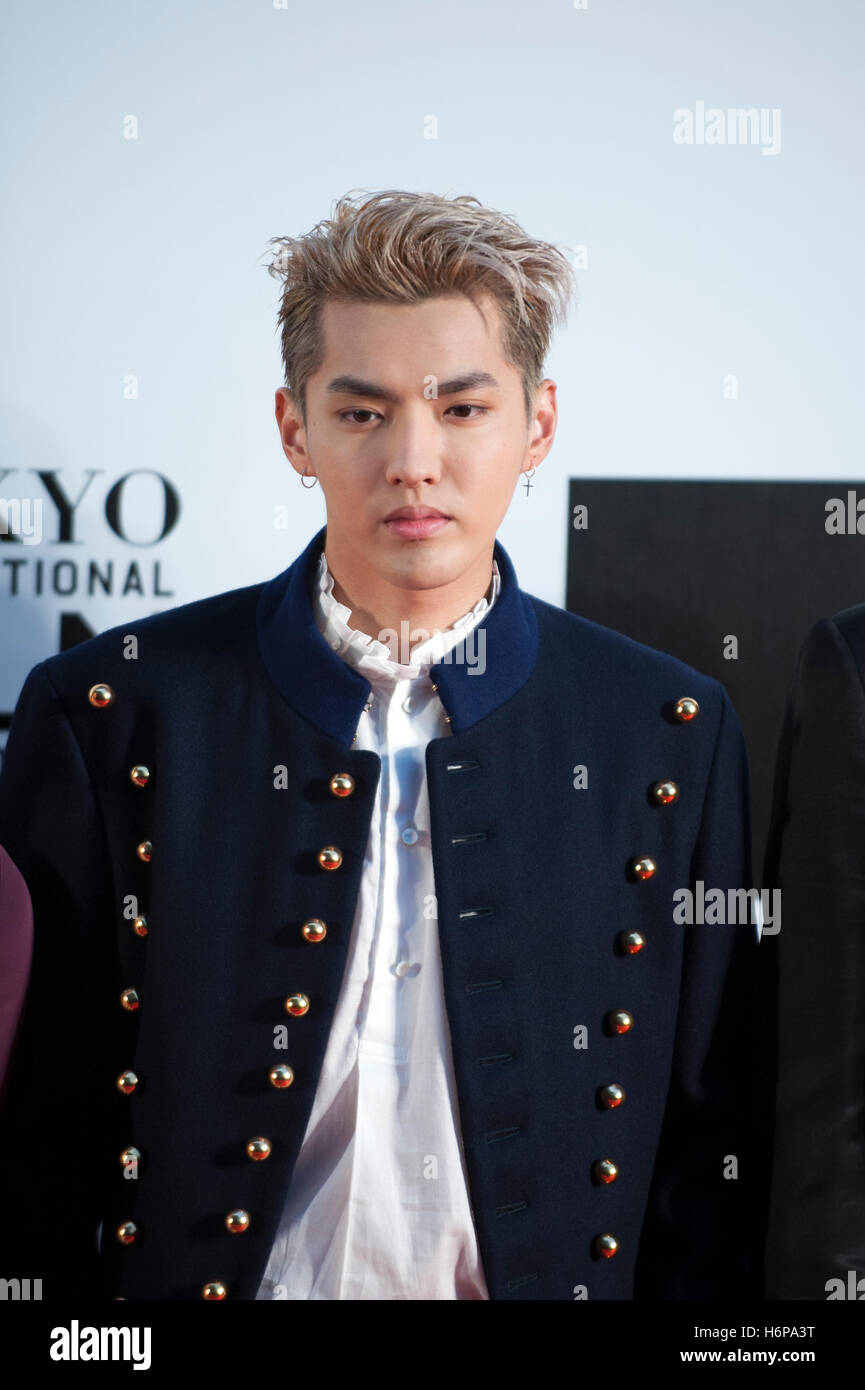 L'acteur canadien-chinois Wu Kris assiste au tapis rouge pour l'ouverture du Festival International du Film de Tokyo 2016. Banque D'Images