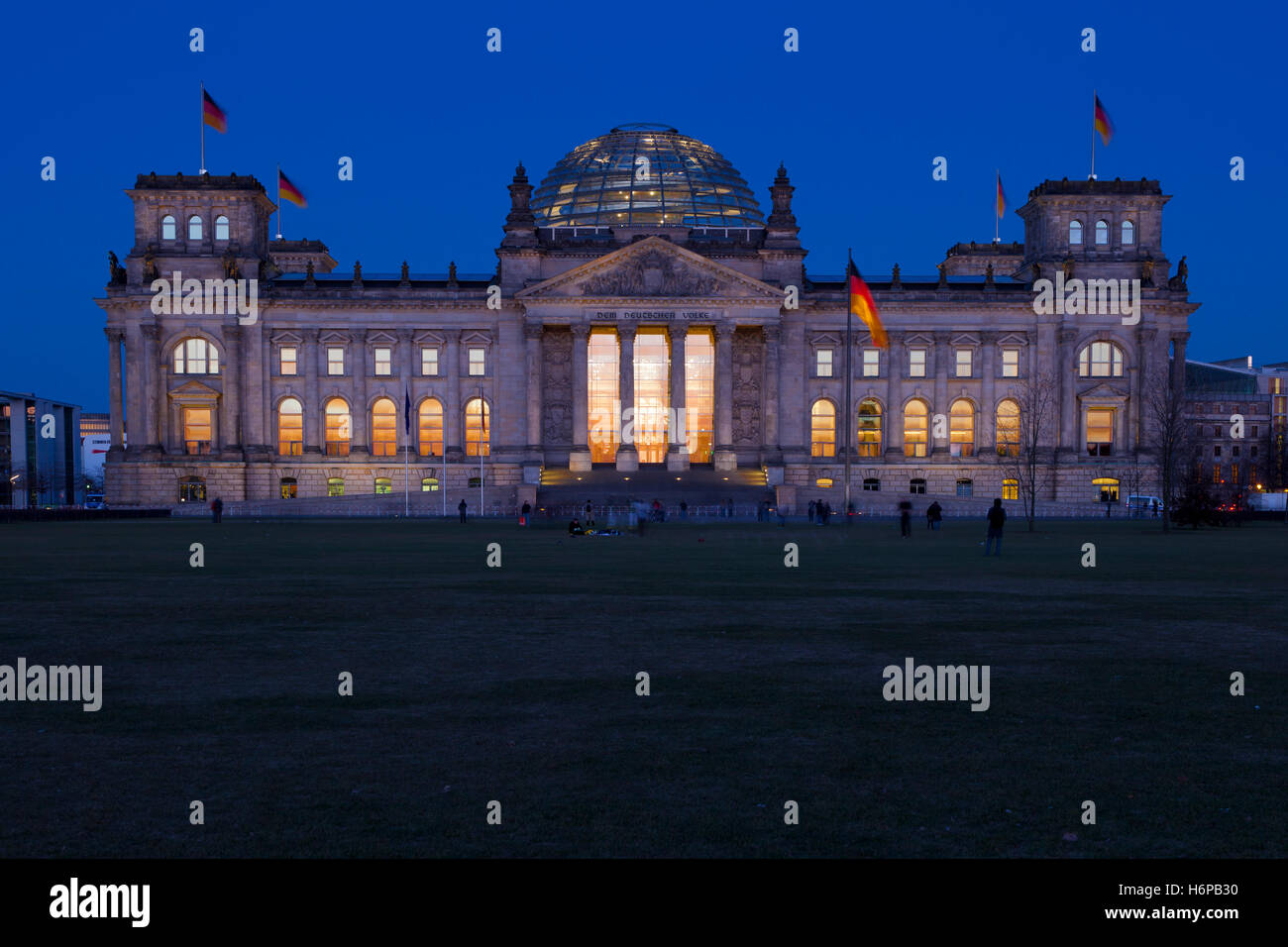Le Reichstag à Berlin dans la soirée Banque D'Images