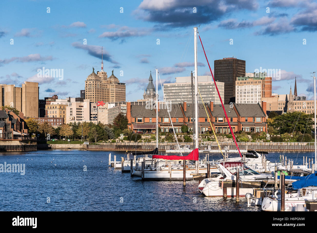 Marina Park du bassin et sur les toits de la ville, Buffalo, New York, USA. Banque D'Images