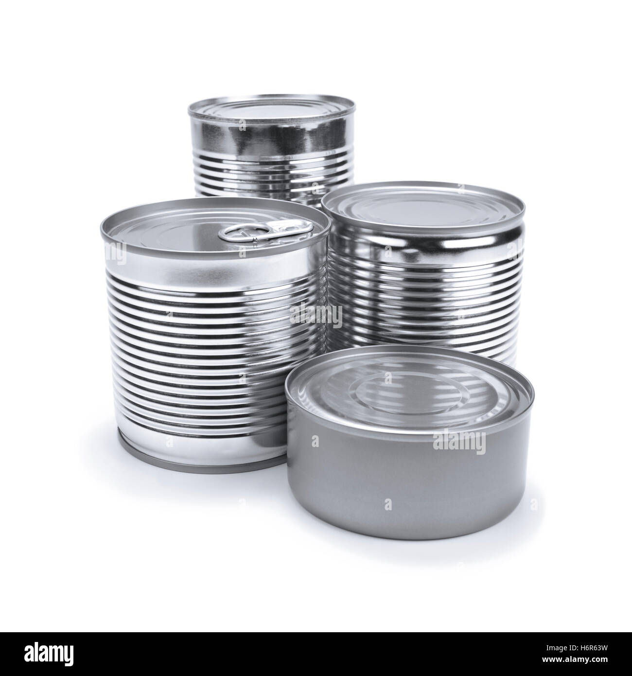 Aliment alimentaire argent isolé boite métal aluminium aluminium peuvent fermer aliment alimentaire objet sonnerie couleur isolé quatre gros plan Banque D'Images