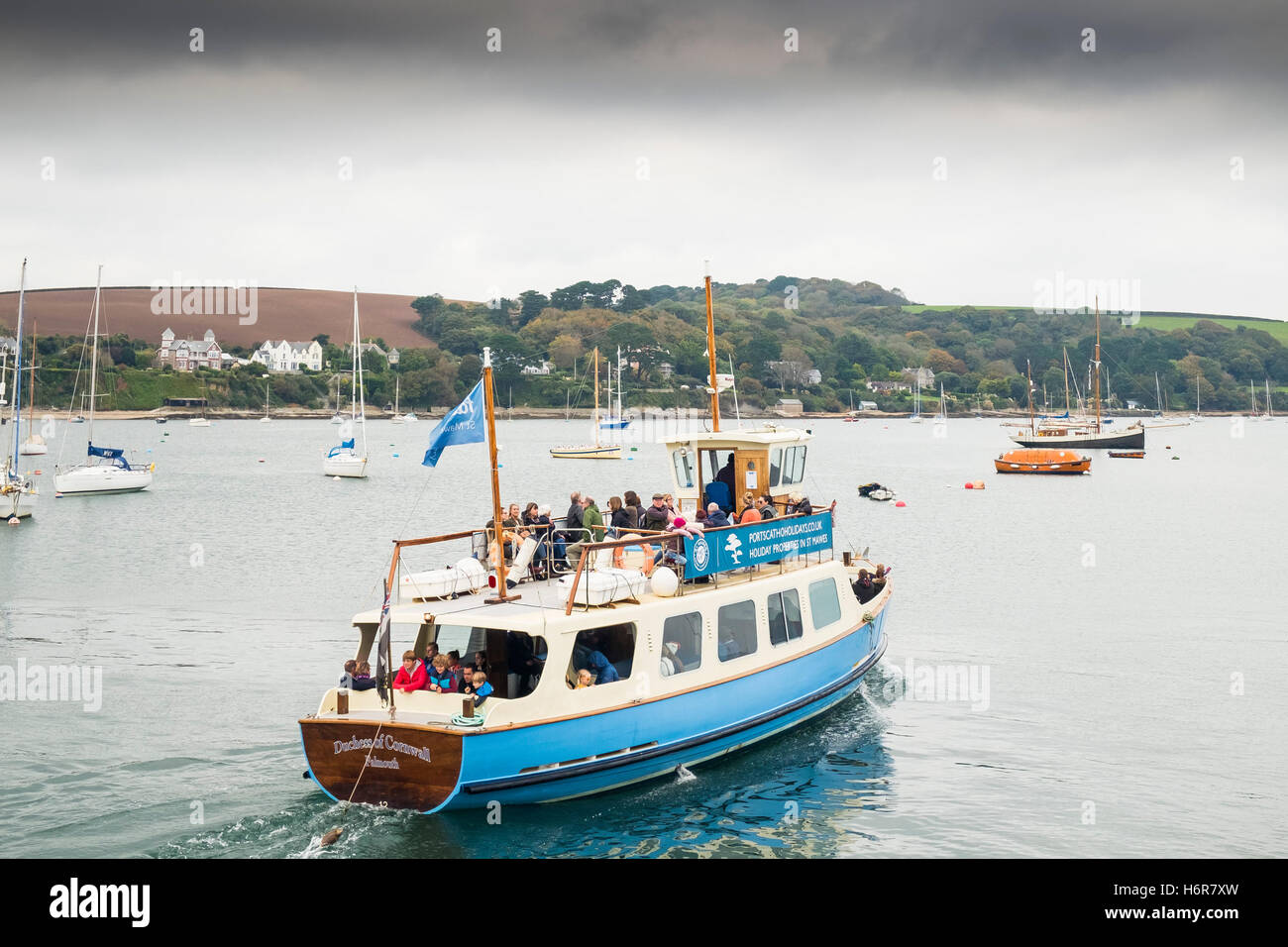 Le St Mawes Ferry transporte des passagers à travers le Carrick Roads de Falmouth, Cornwall. Banque D'Images