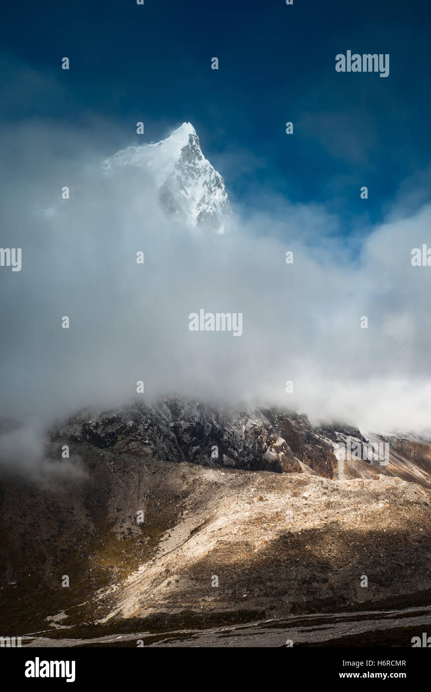 Blue belle beauteously Voyage Asie pierre nice partir en randonnée Randonnée nuage de neige randonnée matériel anesthésique drogue cocaïne coke Banque D'Images