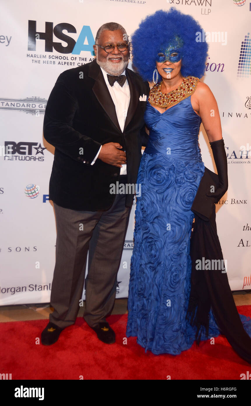 New York, NY, USA. 31 octobre, 2016. Alexander et Tamara Tunie Smalls assister à la Harlem School of the Arts 2016 Bal masqué de gala à l'hôtel Plaza le lundi 31 octobre, à New York. Credit : Raymond Hagans Punch/media/Alamy Live News Banque D'Images