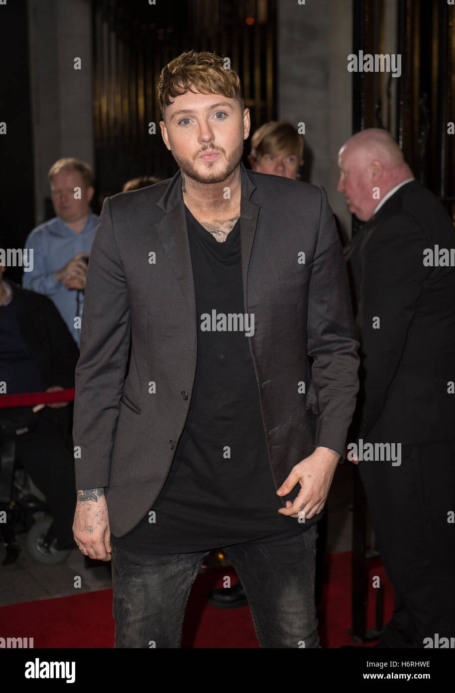 Londres, Royaume-Uni. 31 octobre, 2016. James Arthur assiste à la fierté de la Grande-Bretagne des prix à l'hôtel Grosvenor House le 31 octobre 2016 à Londres, en Angleterre. Crédit : Gary Mitchell/Alamy Live News Banque D'Images