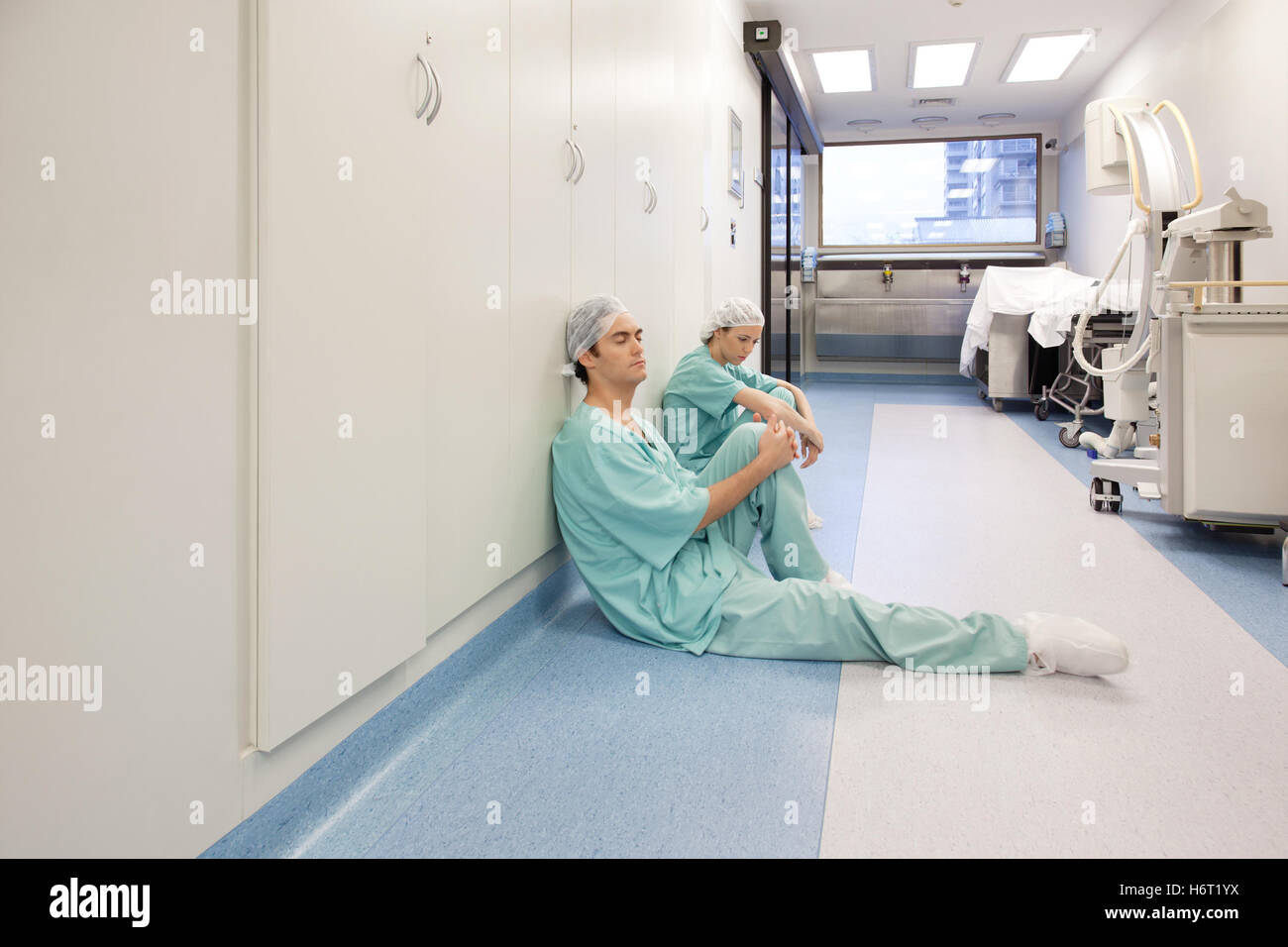 Médecin praticien médical médecin médecin femme hall les humains les êtres humains personnes personnes les droits de l'être humain des femmes Hommes Homme Banque D'Images