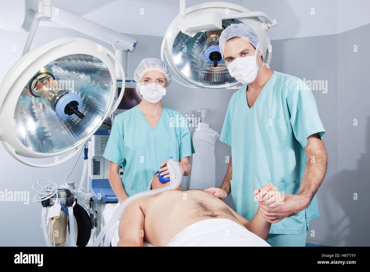 Médecin praticien médical médecin médecin femme homme les êtres humains personnes personnes folklorique les droits de l'homme femme homme homme tool Banque D'Images