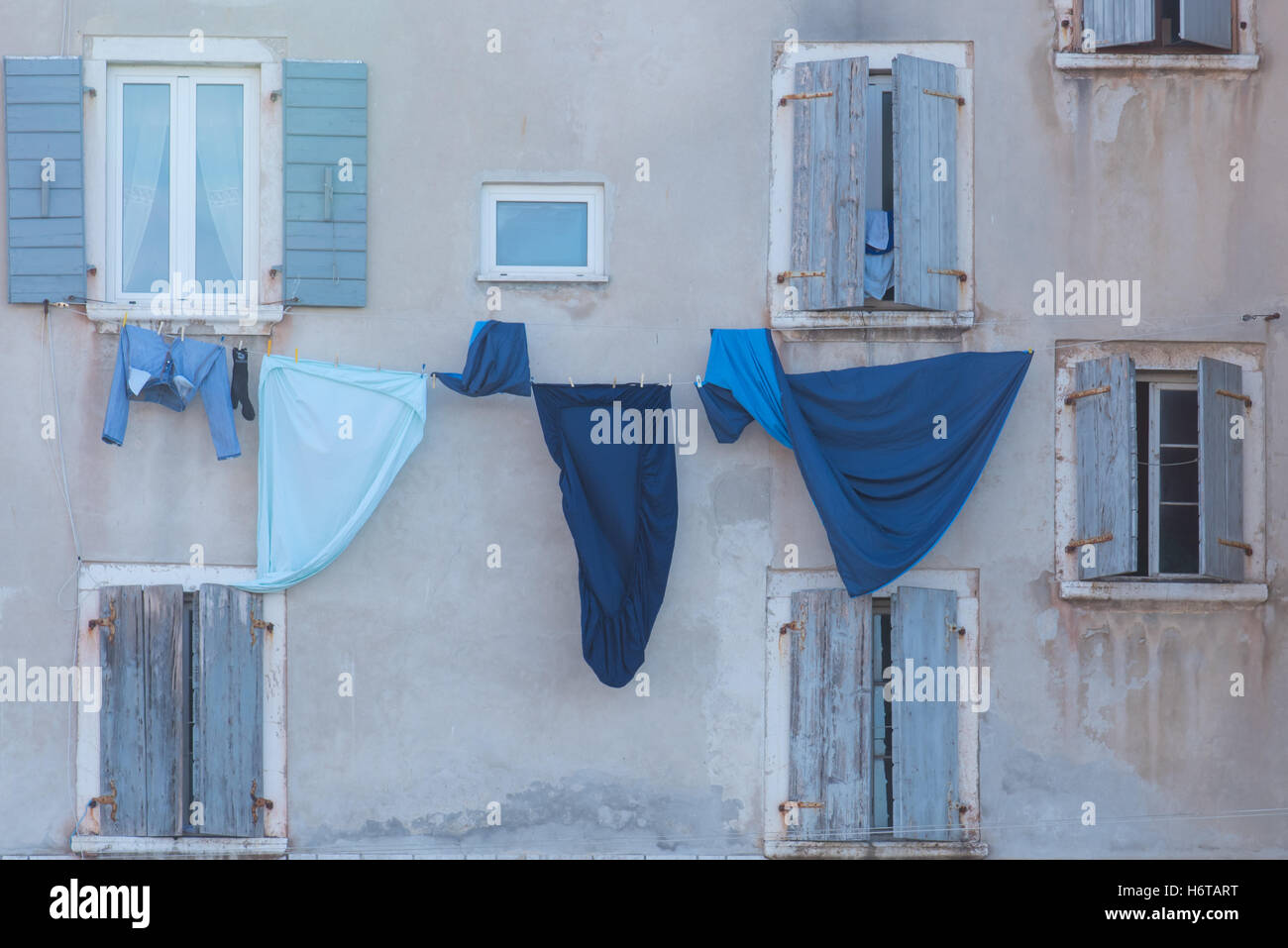 Pont sur la rivière Drava avec une fontaine Banque D'Images