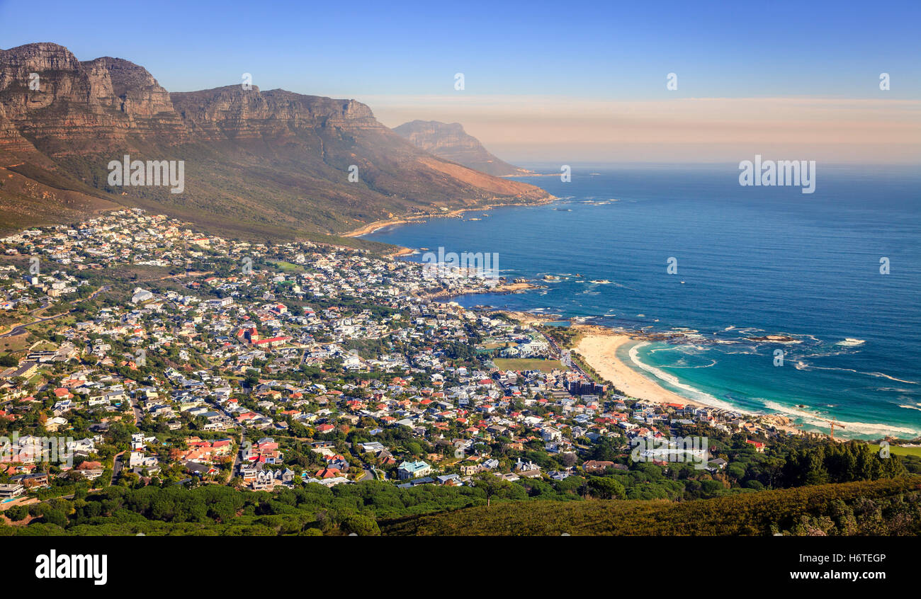 Vue aérienne de Camps Bay à Cape Town, Afrique du Sud Banque D'Images