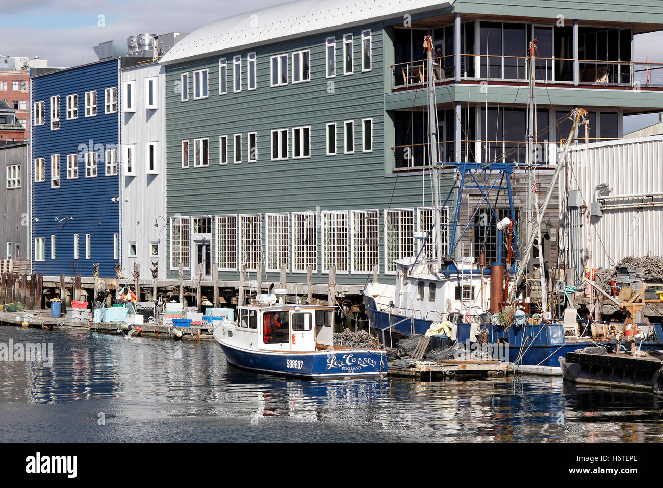 Langoustier au quai de pêche de l'industrie de l'équipement du port de Portland Harbor Maine Nouvelle Angleterre USA Banque D'Images