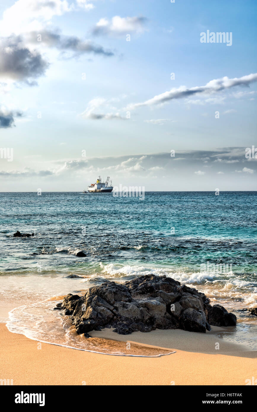 RMS St Helena au large de l'île de l'Ascension de Georgetown de Dead Man's beach Banque D'Images