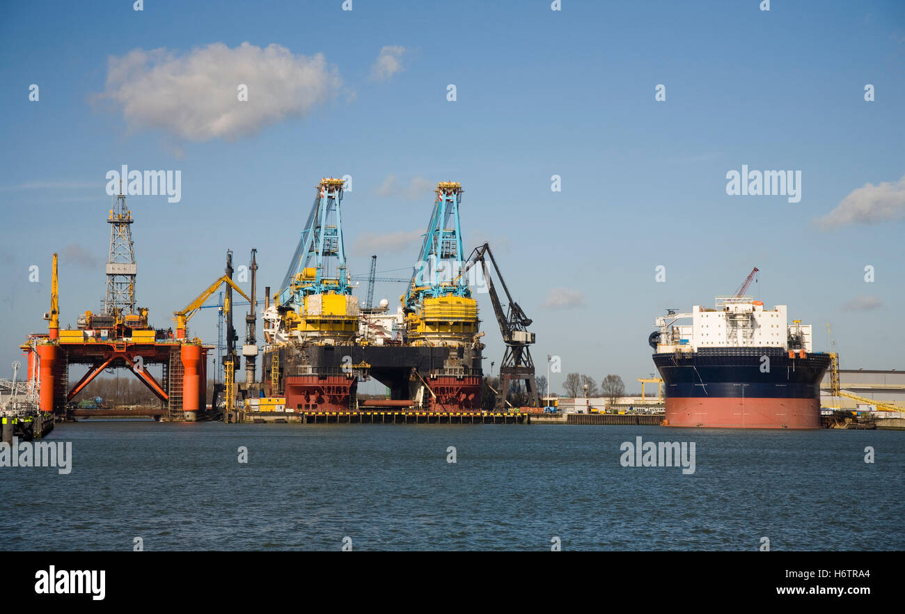 Machines industrielles industrie tour du port maritime d'alimentation d'énergie électrique de l'électricité la production d'acier holland dock Banque D'Images