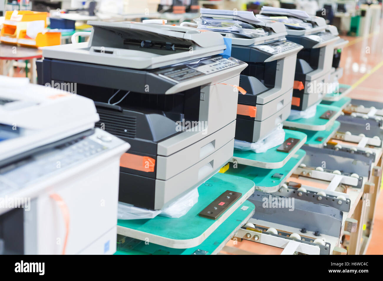 Plusieurs des quelques gros plan détail réparation des machines d'ingénierie d'usine de production de l'Assemblée générale d'affaires traiter Banque D'Images