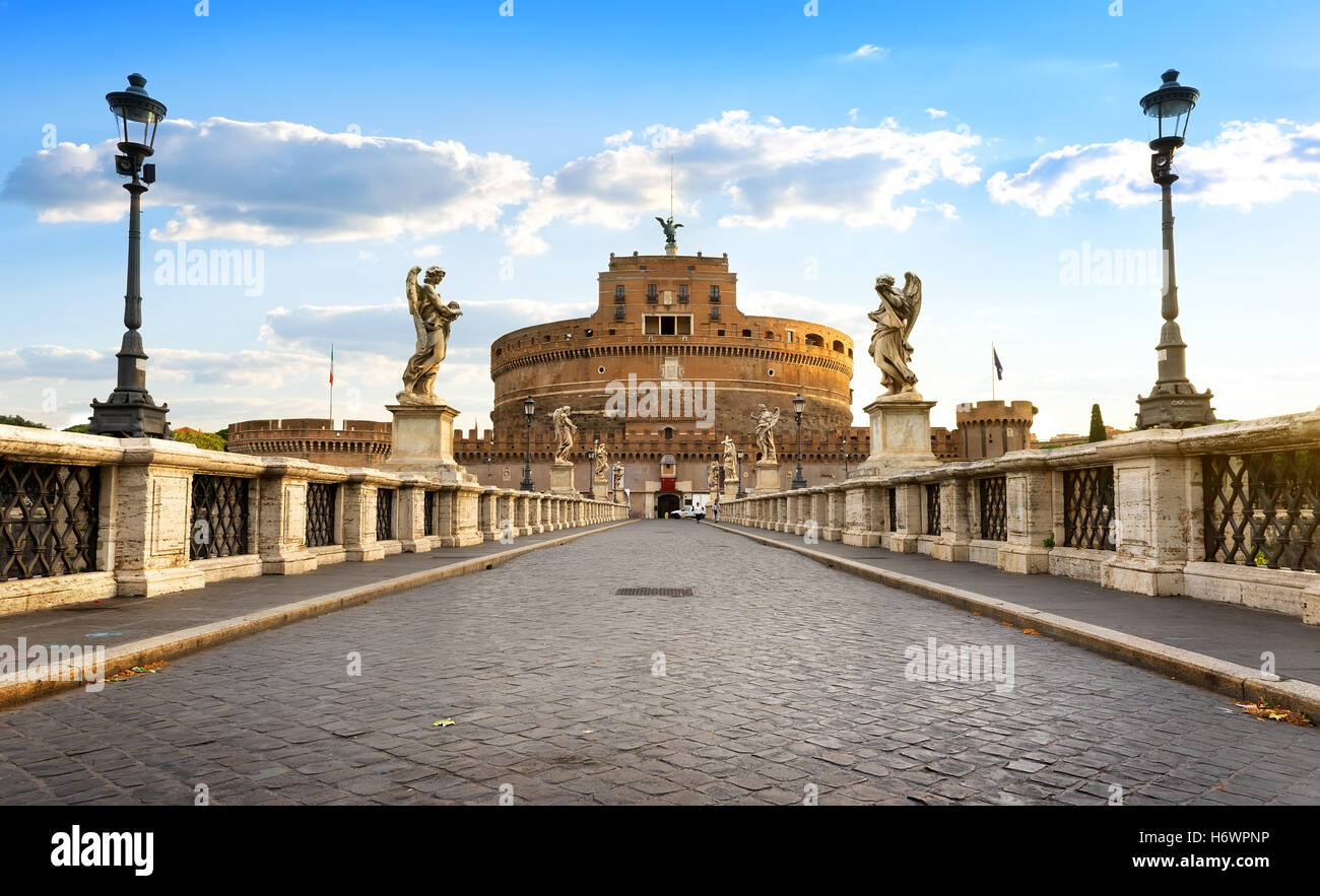 Pont menant au château du Saint Ange à Rome, Italie Banque D'Images