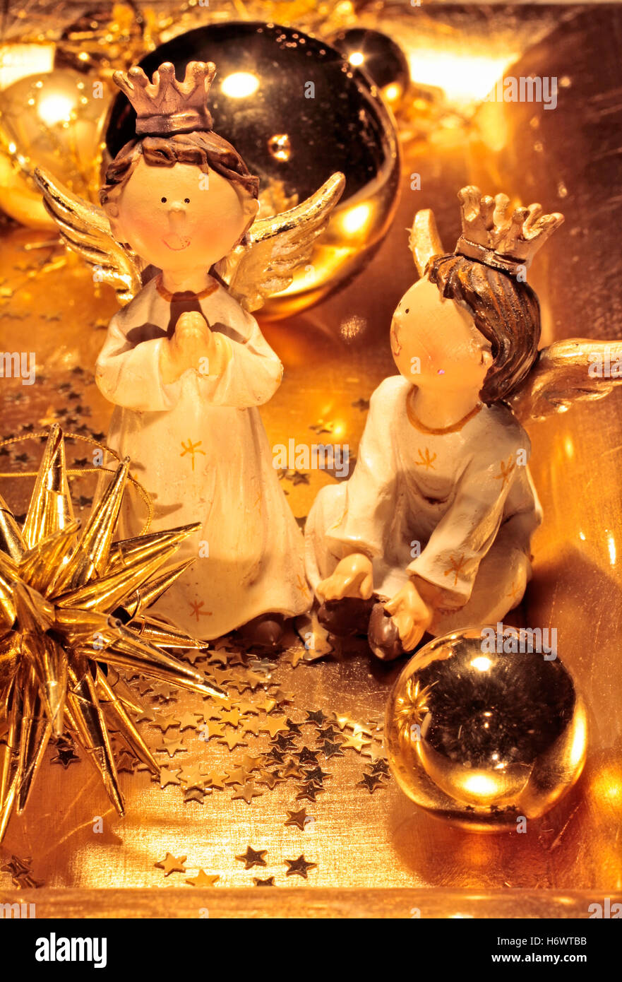 Bol avec décoration de Noël d'or Banque D'Images