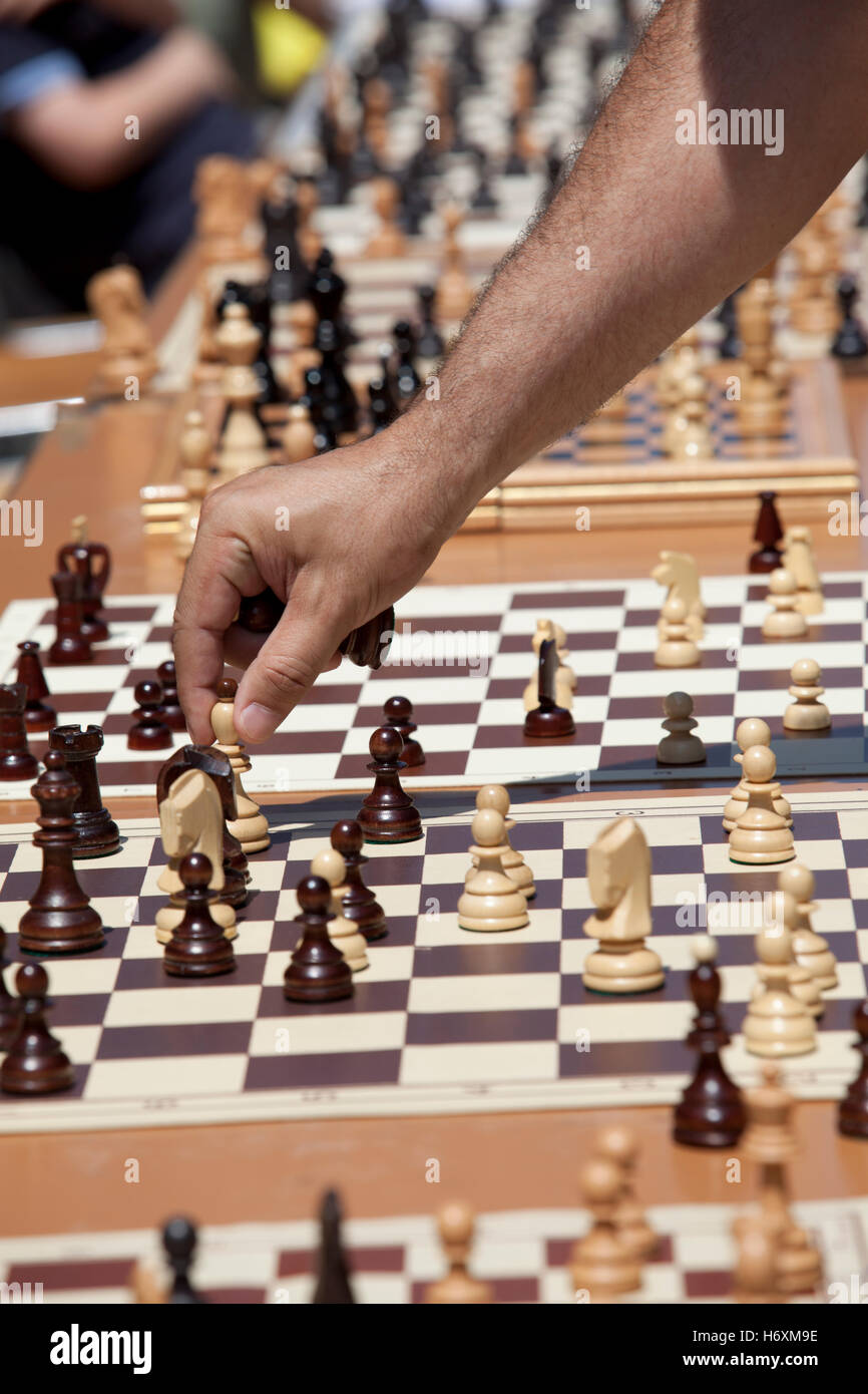 Chess checkmate chess player mettre la perdre perdre perdre conseil stratégie couronnée de succès gros gros énorme extreme Banque D'Images