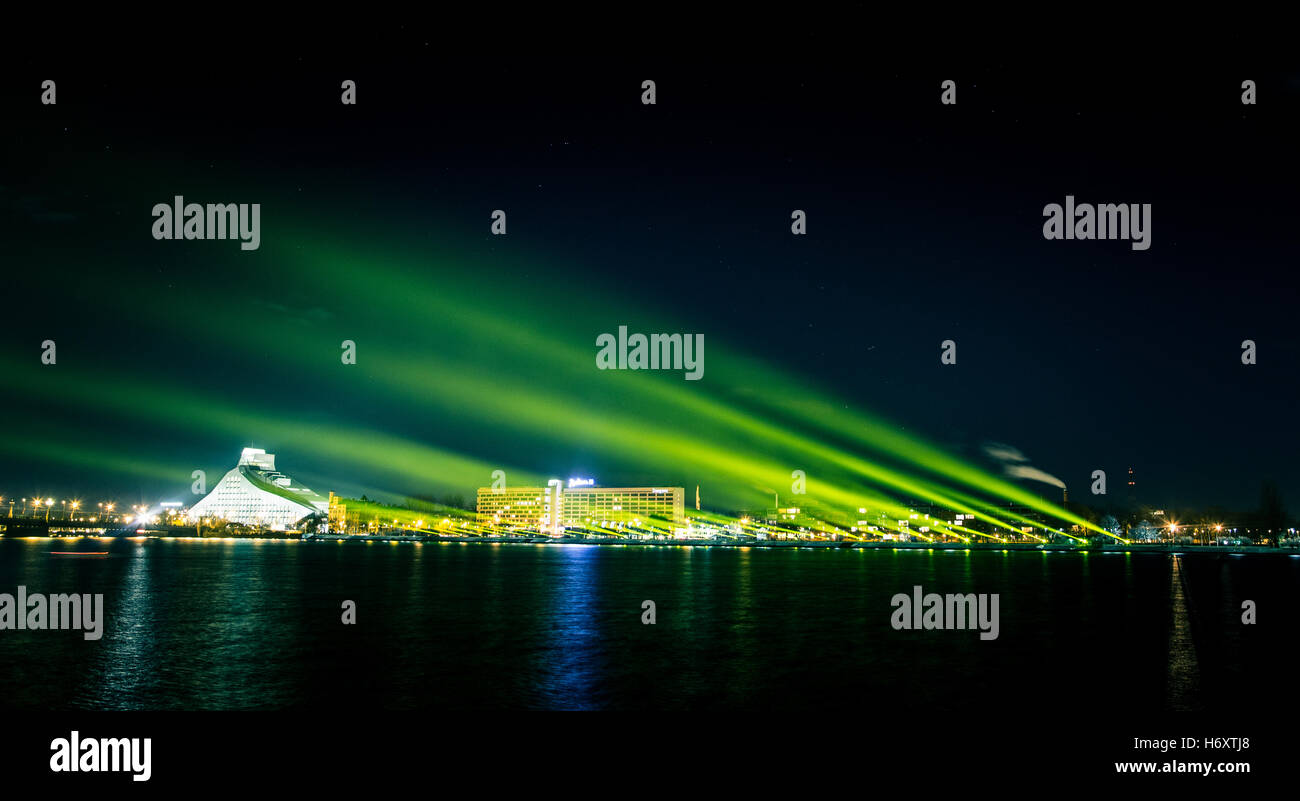 Panorama de Riga pendant la fête des lumières Banque D'Images