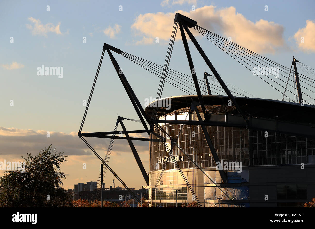 Une vue générale de l'Etihad Stadium avant le match de l'UEFA Champions League entre Manchester City et Barcelone. Banque D'Images