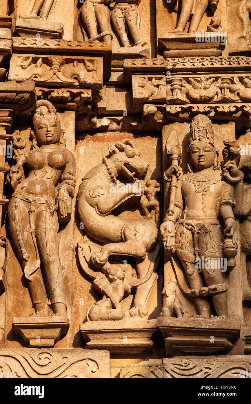 Célèbres sculptures de Khajuraho temples, Inde Banque D'Images