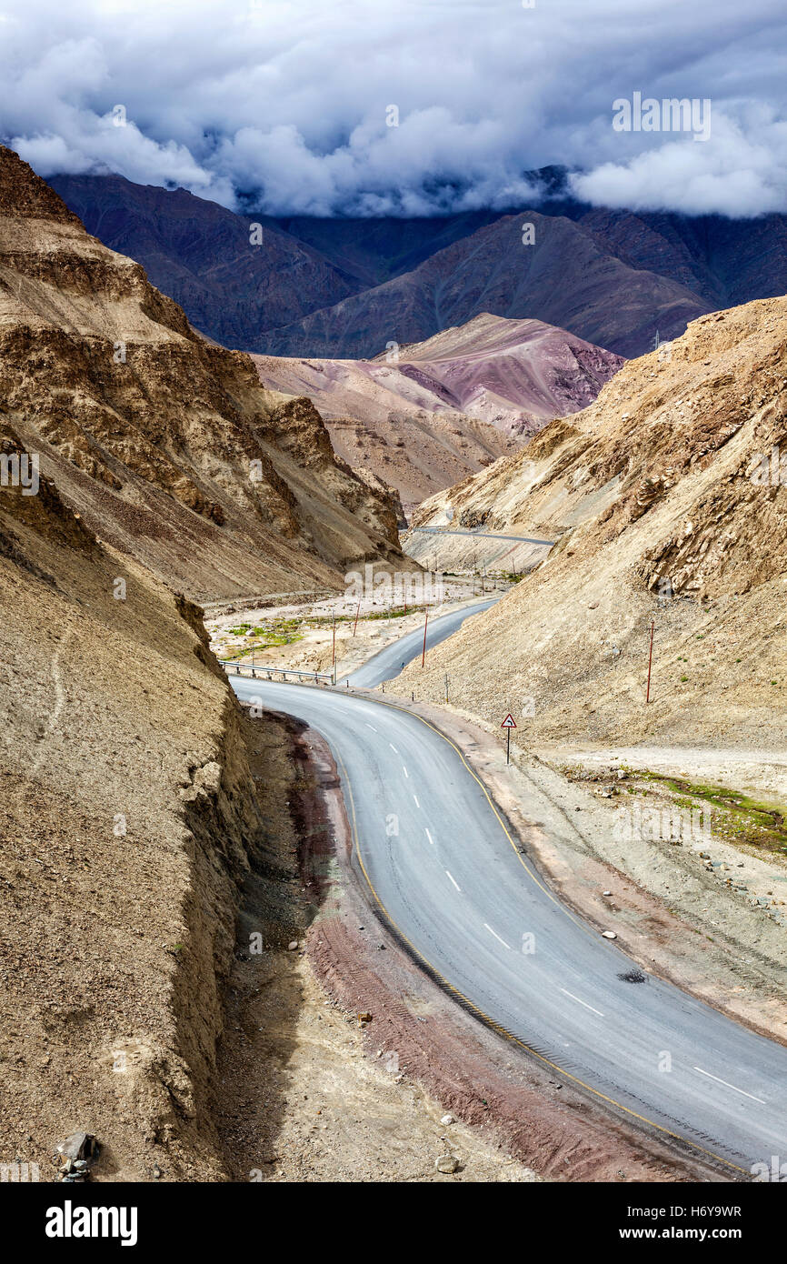 Srinagar Leh route nationale NH-1 dans les Himalaya. Le Ladakh, Inde Banque D'Images