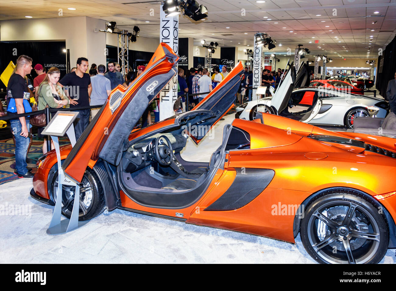 Miami Beach Florida,Centre des congrès,centre,intérieur,salon international de l'auto,nouveaux modèles,shopping shopper shoppers magasins marché ma Banque D'Images