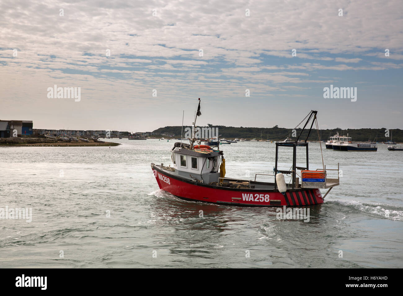 Un bateau de pêche dans la région de Mudeford Quay, Christchurch, Dorset, Angleterre. Banque D'Images