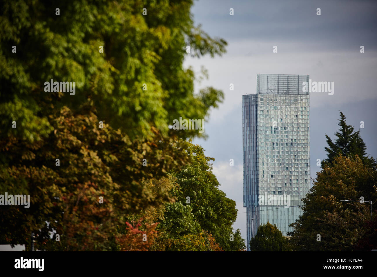 Manchester Beetham Tower espaces verts arbres copyspace landmark architecture la jolie paysage paysage urbain tower bloc Banque D'Images