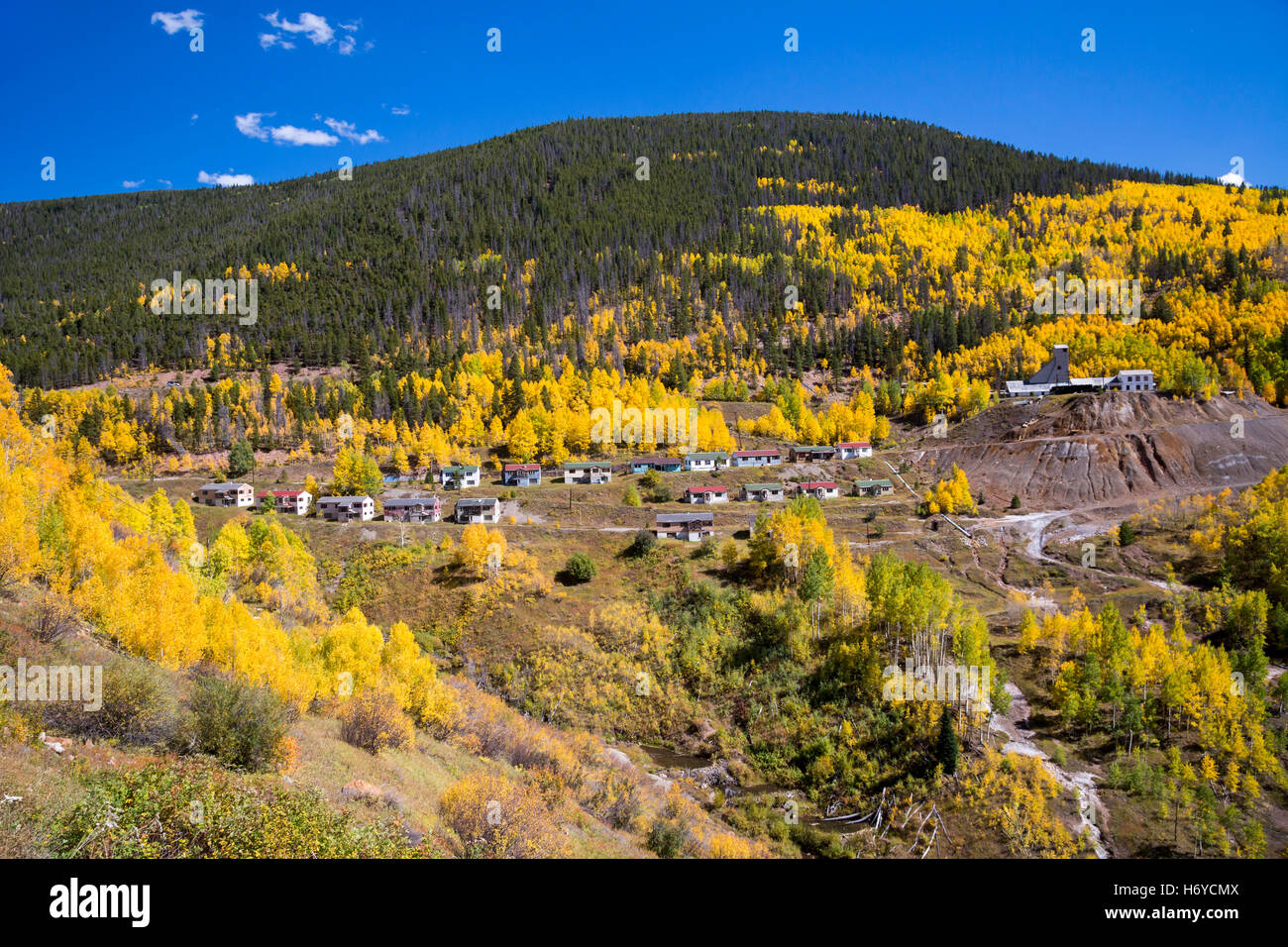 Leadville, Colorado - La ville minière abandonnée de Gilman sur Battle Mountain. Banque D'Images