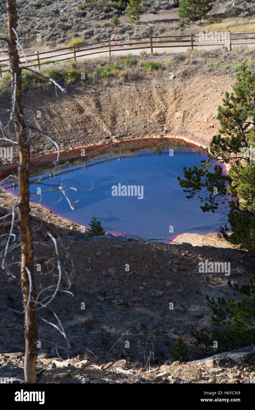 Leadville, Colorado - Le drainage de vieilles mines dans le district minier historique de Leadville. Banque D'Images