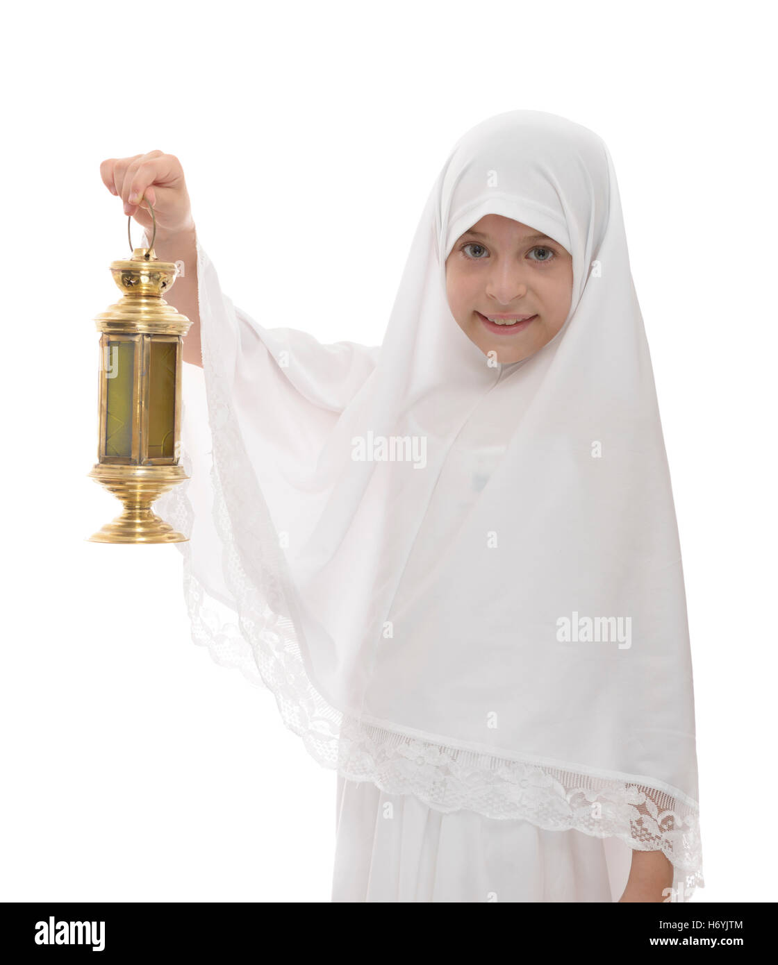 Heureux jeune musulmane fête Célébrer le Ramadan Holding Lantern isolé sur fond blanc Banque D'Images