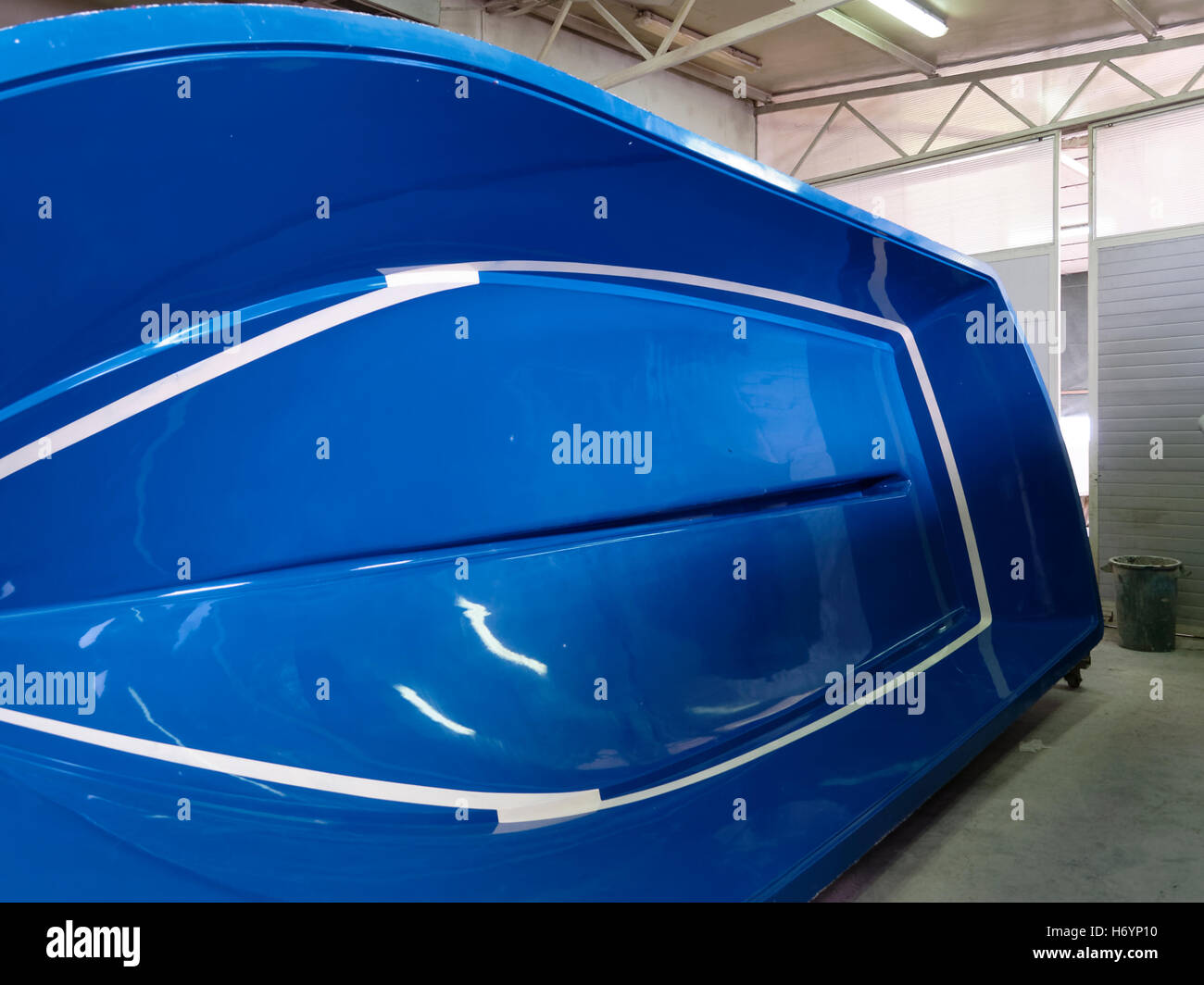 Moule en fibre de verre bateau avec support structure (rotation Photo — free download