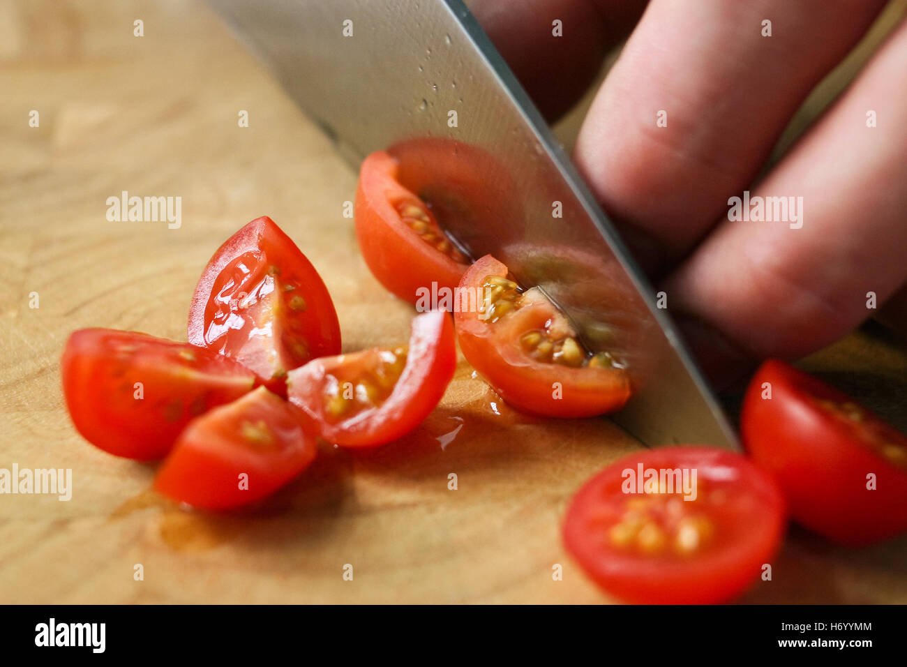 Tomates coupées en quartiers Banque de photographies et d'images à haute  résolution - Alamy