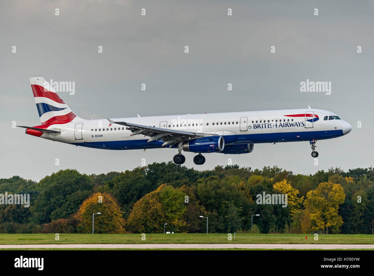 Airbus A321-231 G-EUXH British Airways l'aéroport de Manchester en Angleterre.arrivées. départ. Banque D'Images