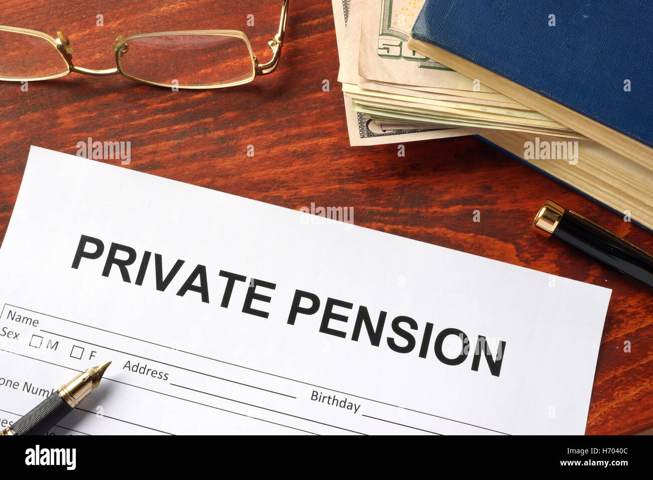 Formulaire de retraite privés sur une table de bureau. Banque D'Images