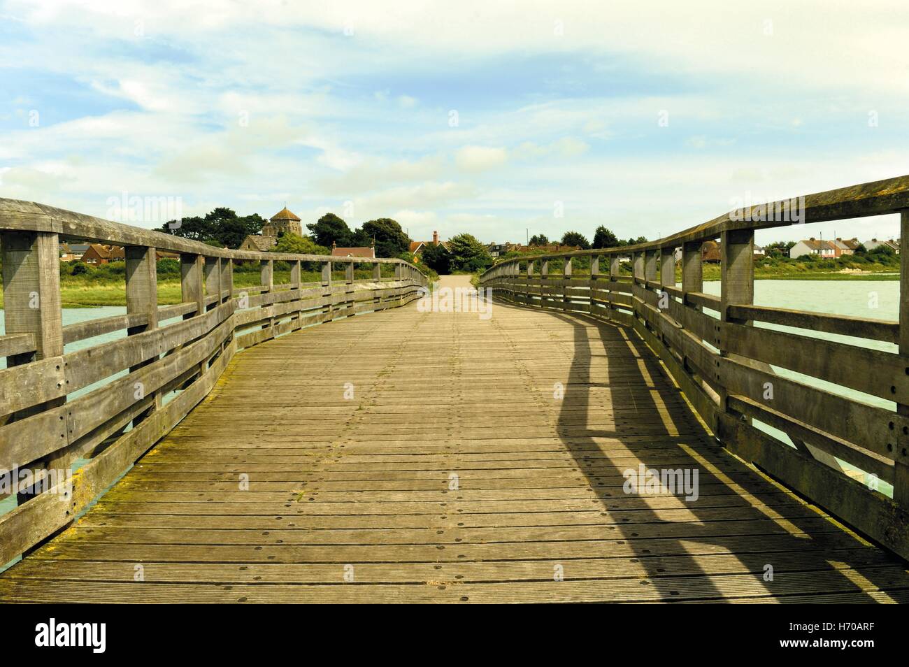 Vieux pont à péage pour piétons dans Shoreham-By-mer, l'Angleterre sur la rivière Adur. Banque D'Images