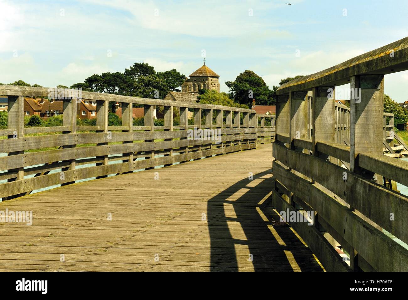 Vieux pont à péage pour piétons dans Shoreham-By-mer, l'Angleterre sur la rivière Adur. Banque D'Images
