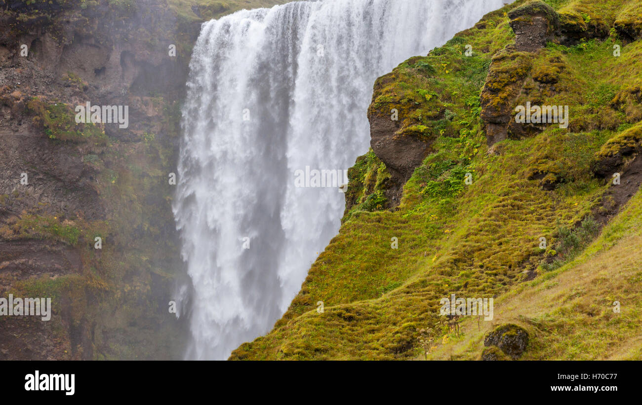 Une vue de la cascade de Skogafoss, Islande. Banque D'Images