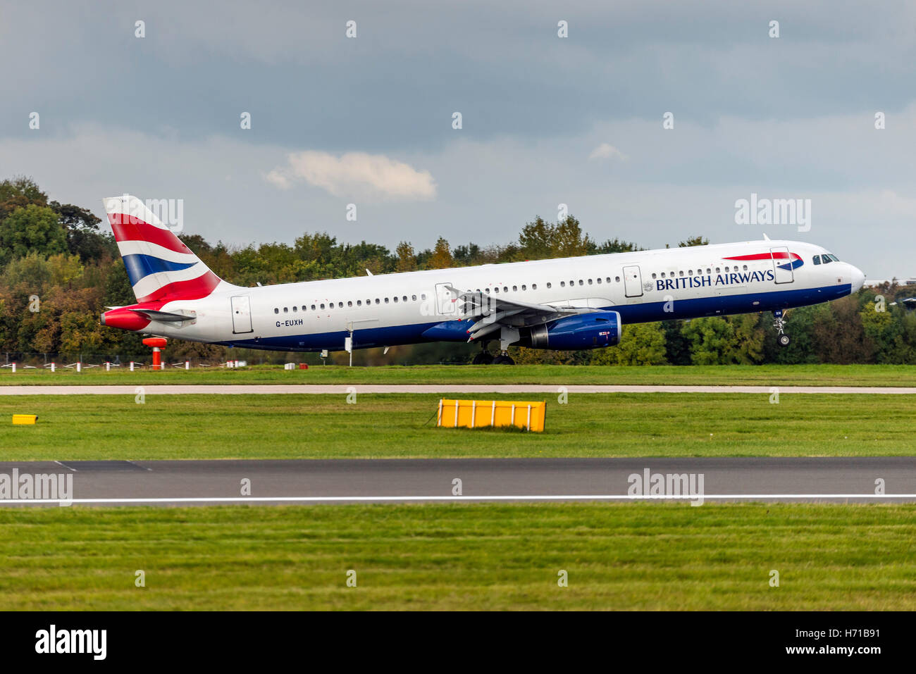 Airbus A321-231 G-EUXH British Airways l'aéroport de Manchester en Angleterre. Banque D'Images
