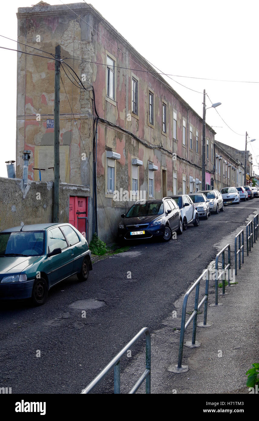 Lisbonne Portugal, terrasse de maisons à un point Banque D'Images
