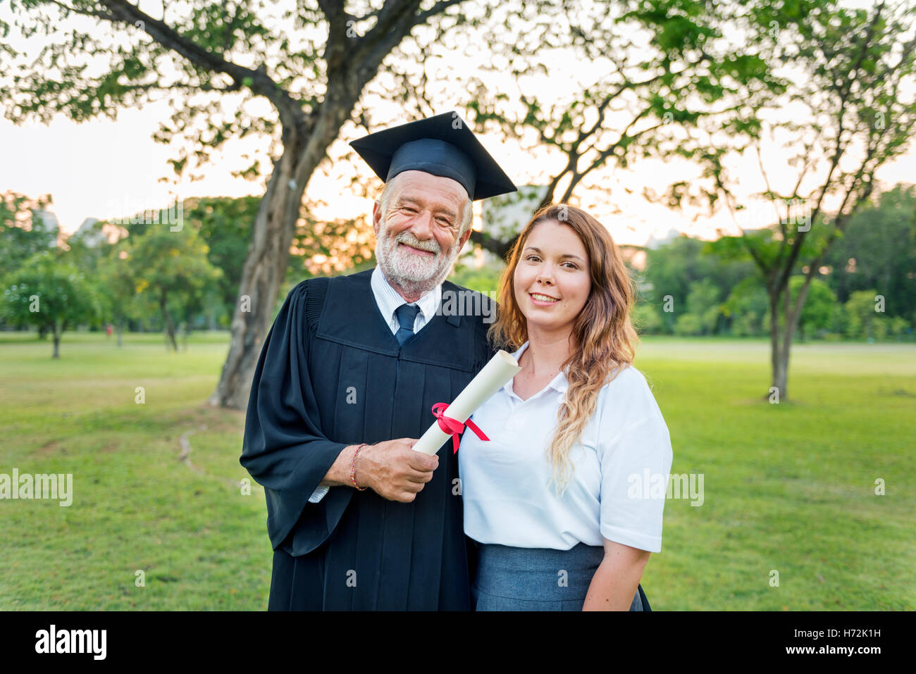 L'obtention du diplôme Certificat de réussite Célébration College Banque D'Images