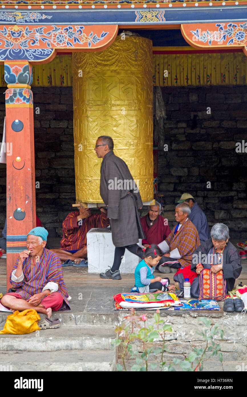 Roues de prière au National Memorial Chorten à Thimphu Banque D'Images